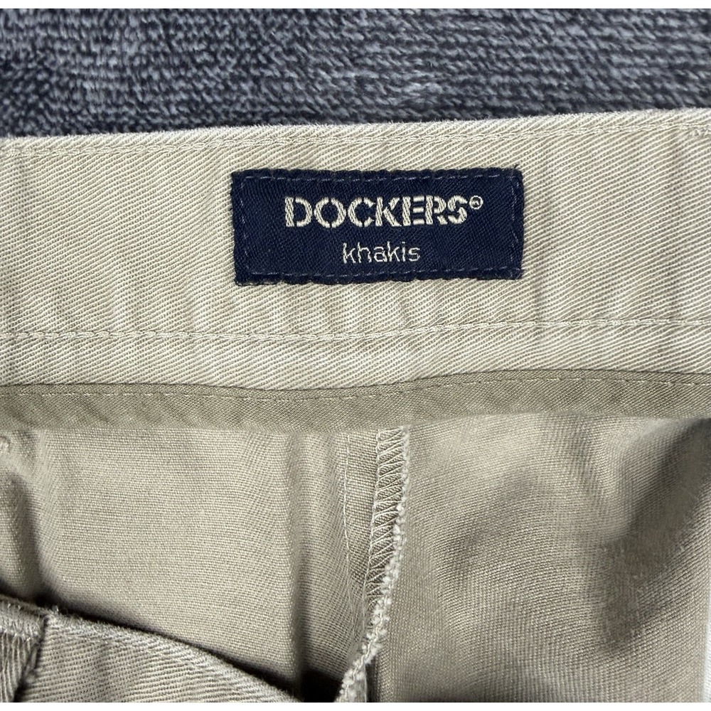 New Dockers Pleated Khaki Pants Size 38x32 Relaxed Fit Cotton Tan - Picture 7 of 9